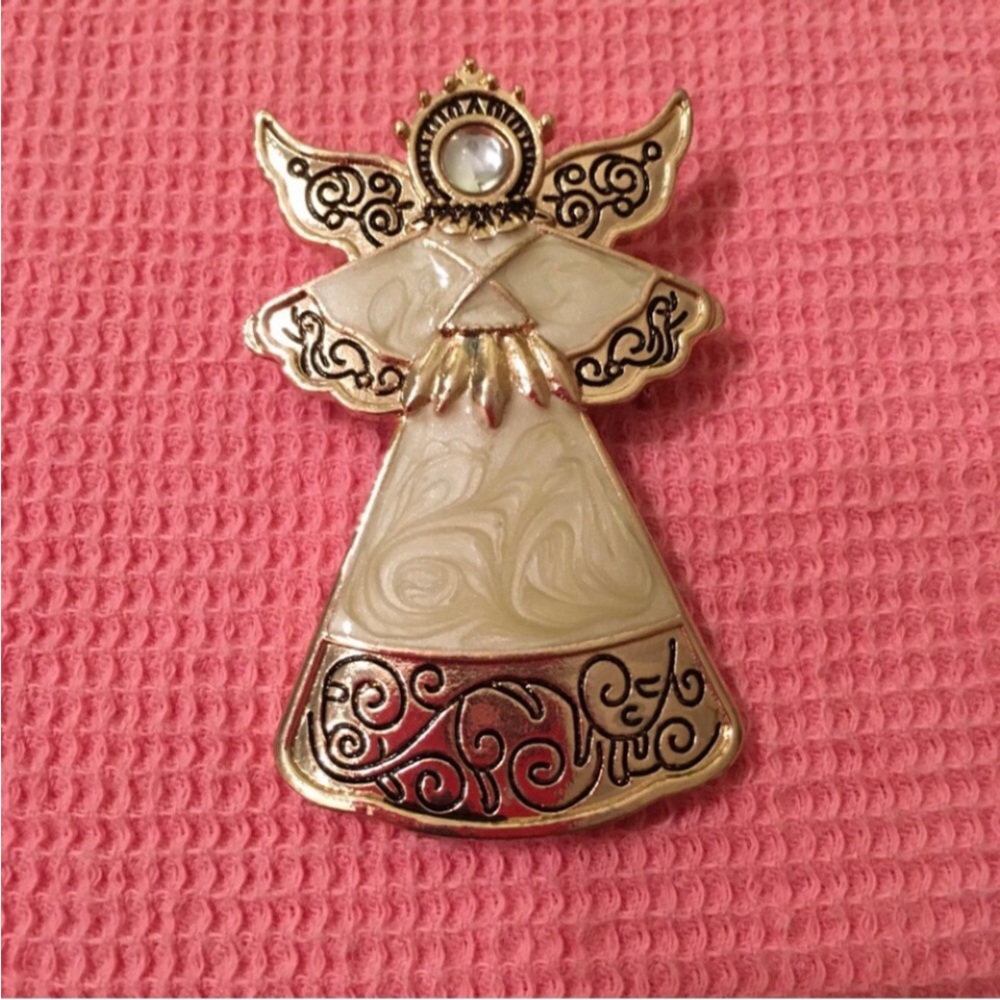 Kenneth Cole brooch angel pearlescent pin goldtone cream Holiday Vintage 1990s